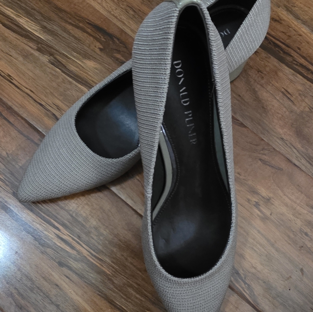 Women's Donald Pliner Suzette Pump In Light Taupe. Never Worn. Size 9.5 - Picture 5 of 10